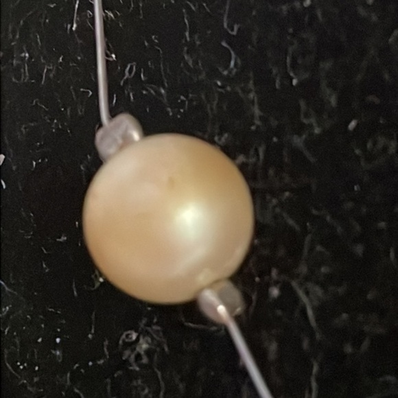 Vintage pre 2001 17” Carolee silver plated necklace w/15 white simulated pearls - Picture 7 of 12